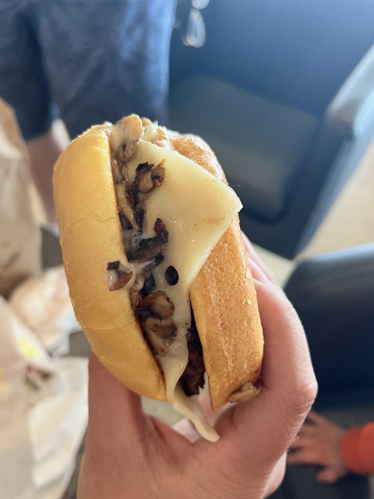 SMASHBURGER Updated August 2024 43 Photos & 108 Reviews 3201