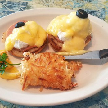 Moke's Bread & Breakfast - Eggs Benedict - Breakfast & Brunch Near Me - Kailua, Hawaii