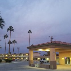 Blythe Hotel & Suites - Evening Hue front of Motel Entrance