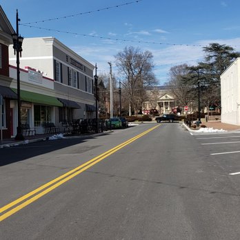 Salem, VA - Looking North on College Ave. In Salem, VA - Local Flavor Near Me