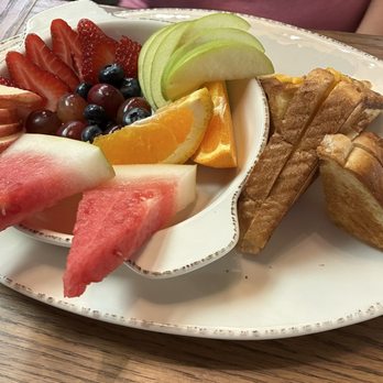 Vida Verde Kitchen - Kids grilled cheese with side of fruit - Mexican Near Me - Austin, Texas