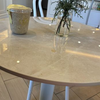 La La Land - Tables were dirty - Coffee & Tea Near Me - Houston, Texas