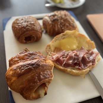 Butternut Bakehouse - Bakery Ham & cheese croissant "taste off" (home version included) - Coffee & Tea Near Me - Arlington, Massachusetts Butternut Bakehouse - Bakery Ham & cheese croissant "taste off" (home version included) - Coffee & Tea Near Me - Arlington, Massachusetts