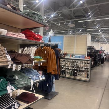 Old Navy - Women's Clothing Near Me - Salem, New Hampshire
