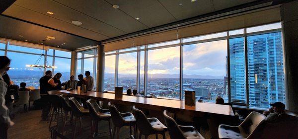 Peaks Lounge by null