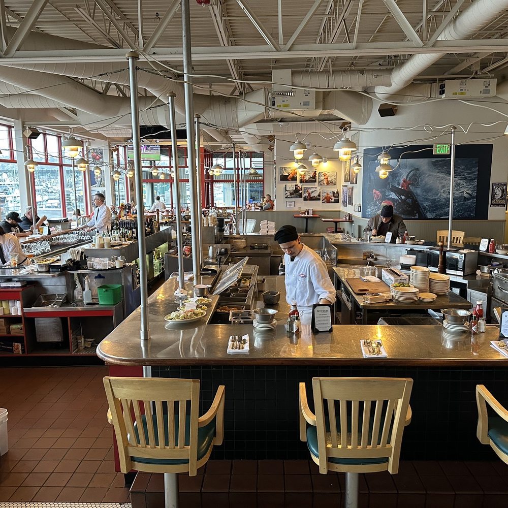 Chinook's - a view of a busy restaurant - Seafood Near Me - Seattle, Washington Chinook's - a view of a busy restaurant - Seafood Near Me - Seattle, Washington