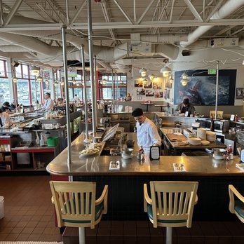 Chinook's - a view of a busy restaurant - Seafood Near Me - Seattle, Washington Chinook's - a view of a busy restaurant - Seafood Near Me - Seattle, Washington