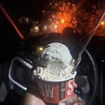 Salt & Straw - Pineapple upside down cake and vanilla ice cream - Ice Cream & Frozen Yogurt Near Me - Seattle, Washington