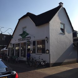 Eetcafe 't Centrum - Het restaurant bezien vanaf de winkelstraat