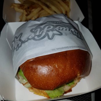 Carl's Jr - I love the Guac burger. It is tasty, made with fresh ingredients. The bun is not too thick. Pretty filling deliciousness this is - Burgers Near Me - Edmonton, Alberta