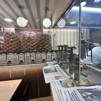 Chocolatería 1902 - Breakfast & Brunch Near Me - Madrid, M