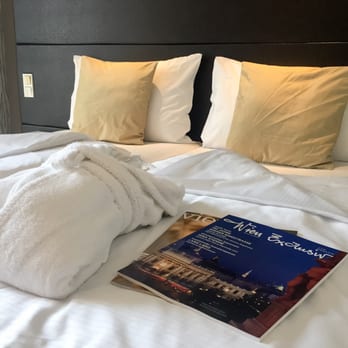 Radisson Blu Park Royal Palace Hotel - Double bed http://americaninvienna.com/hotel-park-royal-palace-vienna/ - Hotels Near Me - Vienna, 9