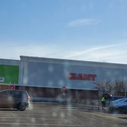 Giant Food Stores - Giant Direct parking spaces are front and center.