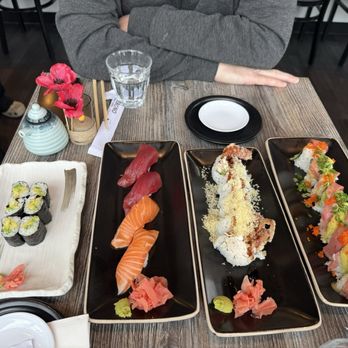 Akebono Japanese Cuisine - Sushi Bars Near Me - Seattle, Washington