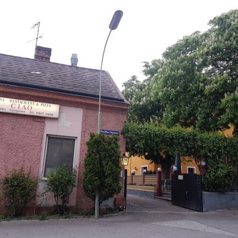 China-Restaurant Ciao - Eingang zum Gastgarten unterm Kastanienbaum - Chinese Near Me - Berndorf, 3