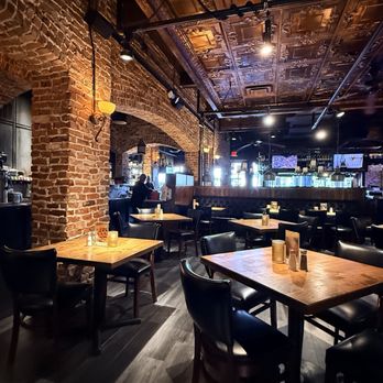 Bobby Q - Biltmore - Interior - Barbeque Near Me - Phoenix, Arizona