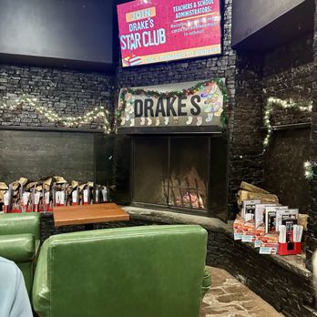 Drake's - Cozy fireplace area - American Near Me - Knoxville, Tennessee