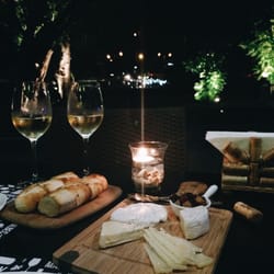 Planet Grapes - Romantic al fresco spot