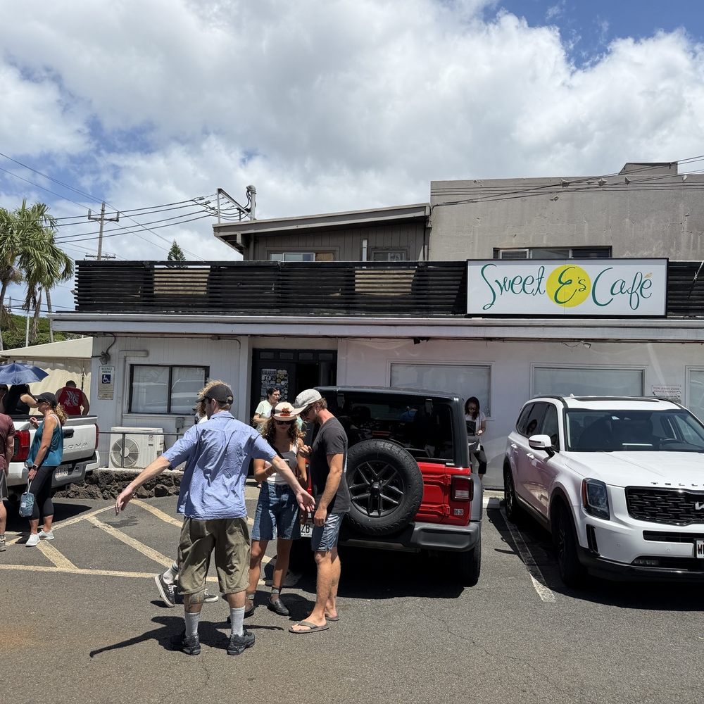 Sweet E's Cafe - Parking lot to wait to get in - Cafes Near Me - Honolulu, Hawaii Sweet E's Cafe - Parking lot to wait to get in - Cafes Near Me - Honolulu, Hawaii