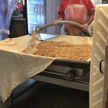 Blake's Orchard & Cider Mill - How they make apple cider - Fruits & Veggies Near Me - Armada, Michigan Blake's Orchard & Cider Mill - How they make apple cider - Fruits & Veggies Near Me - Armada, Michigan