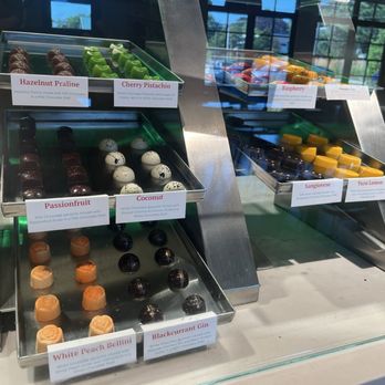 ChocMo Chocolatier & Café - Chocolatiers & Shops Near Me - Poulsbo, Washington