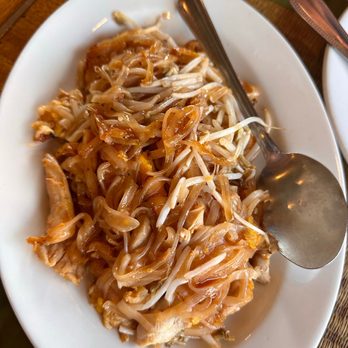 Min's Kitchen - Pad Thai - Thai Near Me - La Canada Flintridge, California