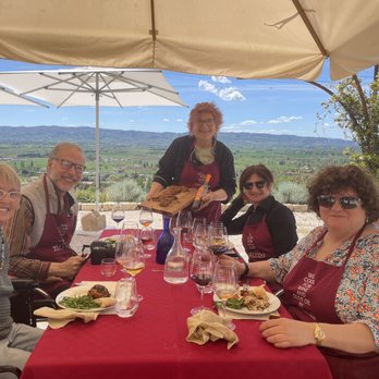 Tili - Lunch with Maria! - Wine Tasting Room Near Me - Assisi, PG Tili - Lunch with Maria! - Wine Tasting Room Near Me - Assisi, PG