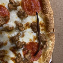 Pizza Hut - DO NOT go here. Claycomo or Gladstone location ONLY.