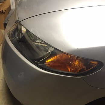 Leading Mobile Detailing - 2007 Honda Civic Si Sedan - Front Headlight After - Auto Detailing Near Me - El Segundo, California Leading Mobile Detailing - 2007 Honda Civic Si Sedan - Front Headlight After - Auto Detailing Near Me - El Segundo, California