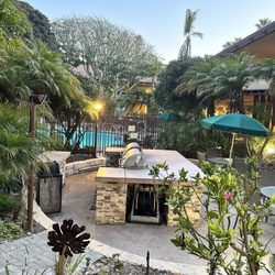 Harbortown Point - BBQ grills available to guests