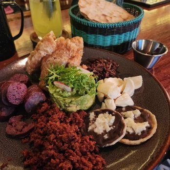 Sabina Sabe - Sampler platter - Cocktail Bars Near Me - Oaxaca, OAX Sabina Sabe - Sampler platter - Cocktail Bars Near Me - Oaxaca, OAX