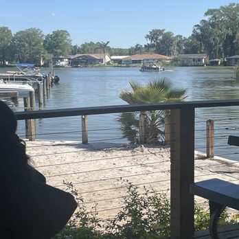 Hurricane Dockside Grill - Outdoor area - American Near Me - Tavares, Florida