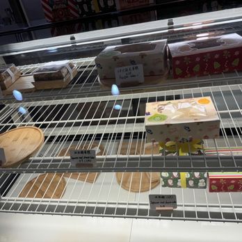 Samyi Cake - a display case in a bakery - Custom Cakes Near Me - Rosemead, California Samyi Cake - a display case in a bakery - Custom Cakes Near Me - Rosemead, California