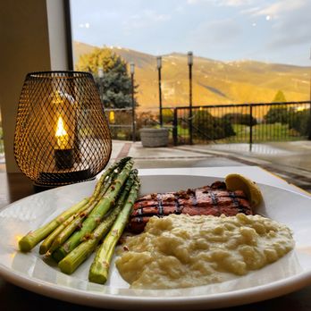 Quay Restaurant - a plate of food with asparagus and mashed potatoes - Breakfast & Brunch Near Me - Clarkston, Washington