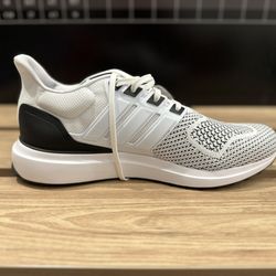 adidas - ADIDAS UBounce Running Shoe.