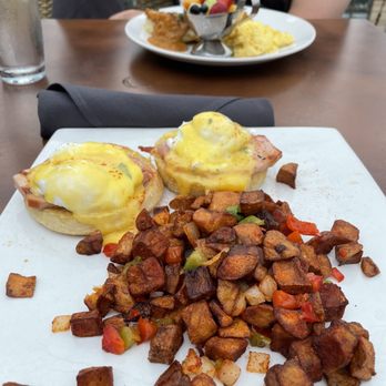 Union Rooftop - Eggs Benedict - New American Near Me - Minneapolis, Minnesota