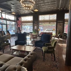 The Sweet Boutique - Plenty of seating options! Great places for gathering with friends.
