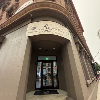 LuAnn's Bakery & Cafe - Cafes Near Me - Hartford, Connecticut