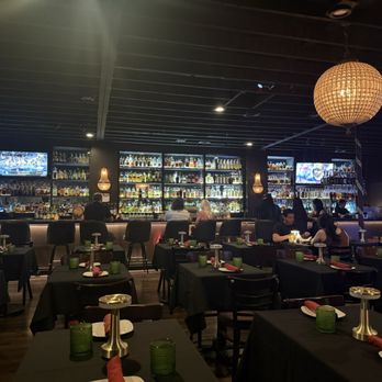 Lincoln House - Nice big bar - American Near Me - Covina, California Lincoln House - Nice big bar - American Near Me - Covina, California
