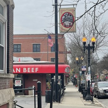 Al's Beef - Walking up to Al's #1 - Sandwiches Near Me - Chicago, Illinois Al's Beef - Walking up to Al's #1 - Sandwiches Near Me - Chicago, Illinois