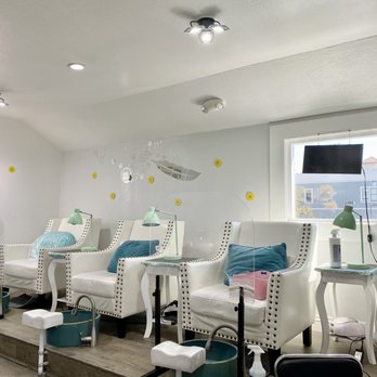 Julie's Nail Spa - Cute space - Nail Salons Near Me - Union City, California