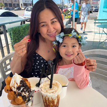 Iceskimo - Oreo Waffle Cookie Monster & Tiger Milk Tea - Ice Cream & Frozen Yogurt Near Me - San Diego, California