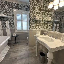 The Georges - Bathroom