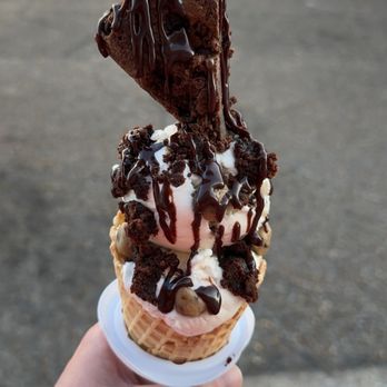 Scoop Around Ice Cream Bar - Ice Cream & Frozen Yogurt Near Me - Chattanooga, Tennessee