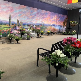 Tulip Town - In door area with mural - Botanical Gardens Near Me - Mount Vernon, Washington Tulip Town - In door area with mural - Botanical Gardens Near Me - Mount Vernon, Washington