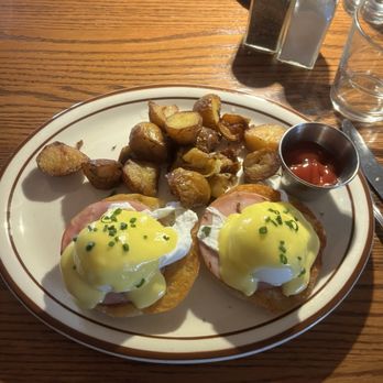 Sonsie - EGGS BENEDICT - New American Near Me - Boston, Massachusetts Sonsie - EGGS BENEDICT - New American Near Me - Boston, Massachusetts