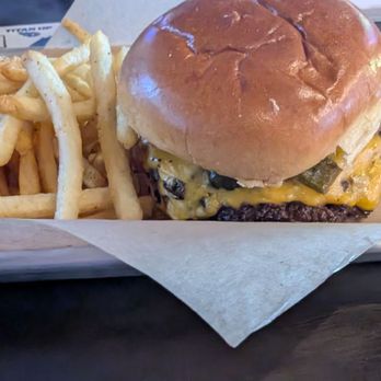 Buffalo Wild Wings - Hatch burger - American Near Me - Memphis, Tennessee