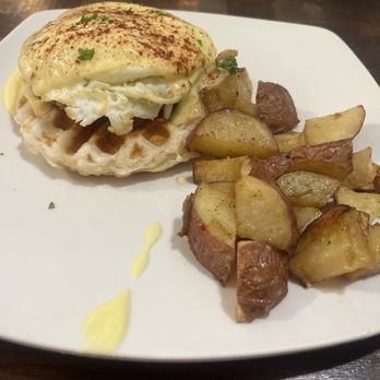 Le Bistreaux - Crab cake Benedict - Coffee & Tea Near Me - Alexandria, Louisiana Le Bistreaux - Crab cake Benedict - Coffee & Tea Near Me - Alexandria, Louisiana