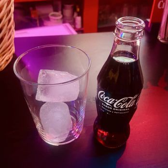 Meet Point - At the bar - Sports Bars Near Me - Rota, California