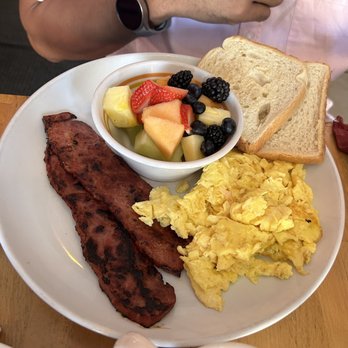 Izzy's 33 - Eggs anyway with thick sliced Turkey bacon - Breakfast & Brunch Near Me - Philadelphia, Pennsylvania